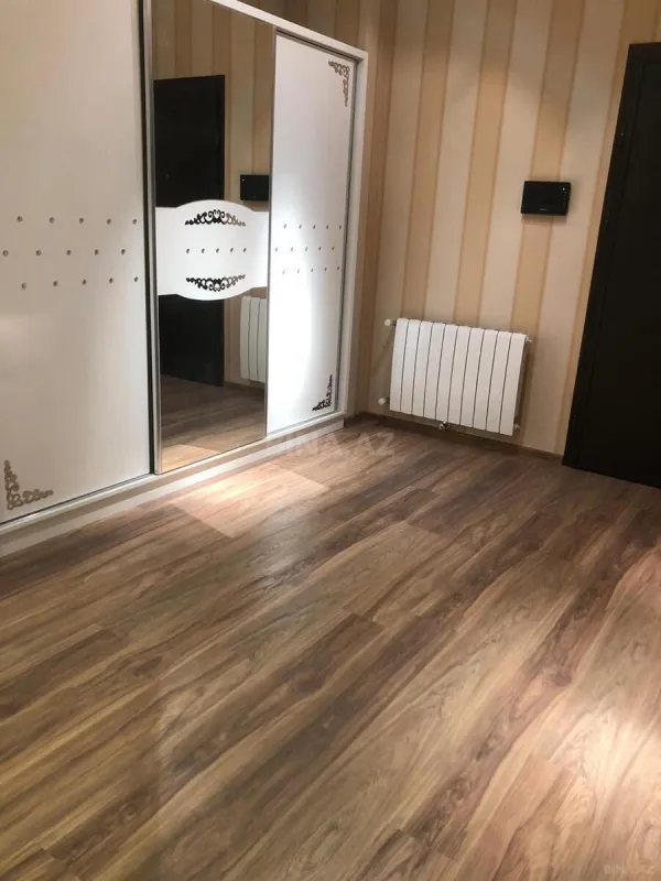 Kirayə verilir 2 otaqlı mənzil 85 m²