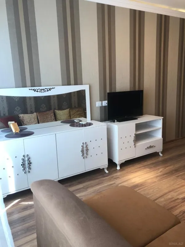 Kirayə verilir 2 otaqlı mənzil 85 m²