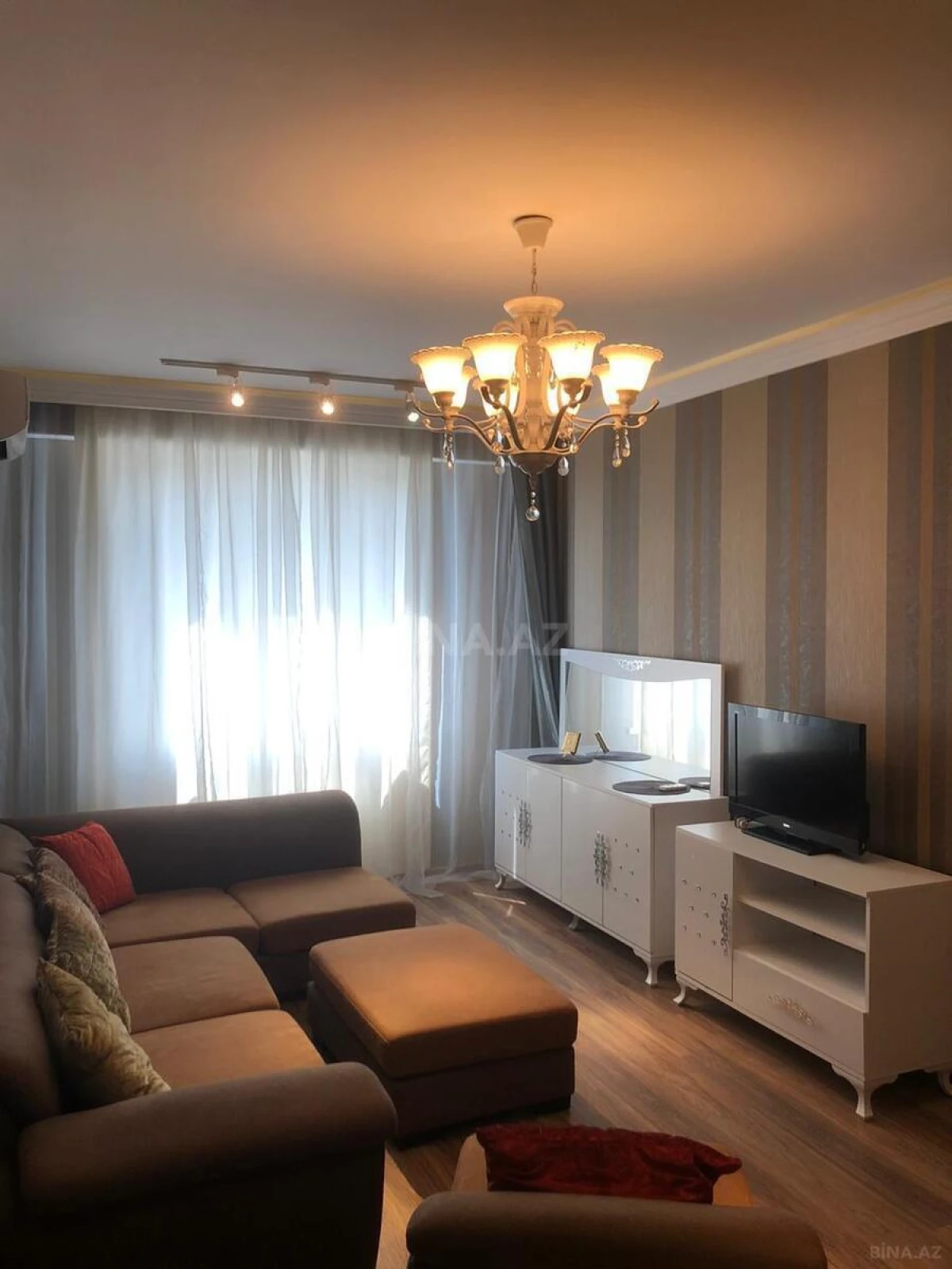 Kirayə verilir 2 otaqlı mənzil 85 m²