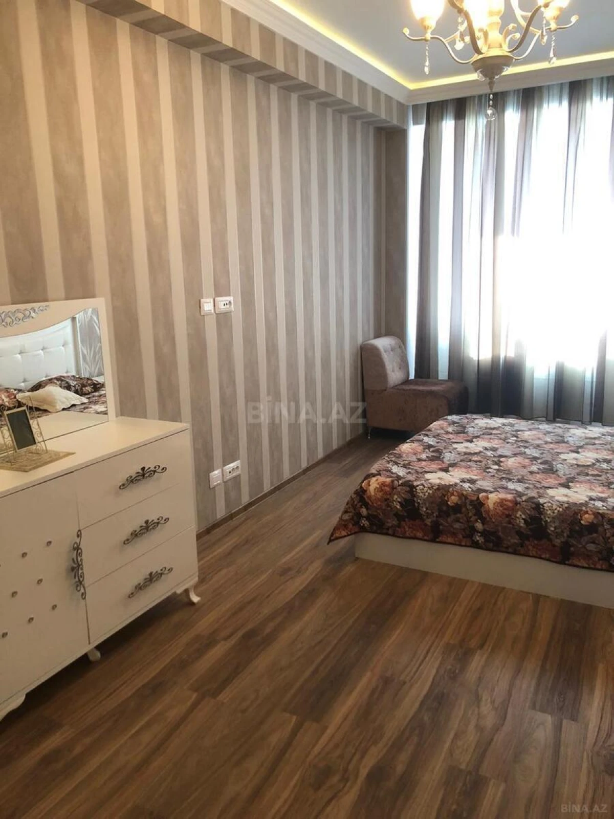 Kirayə verilir 2 otaqlı mənzil 85 m²