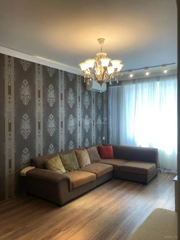 Kirayə verilir 2 otaqlı mənzil 85 m²