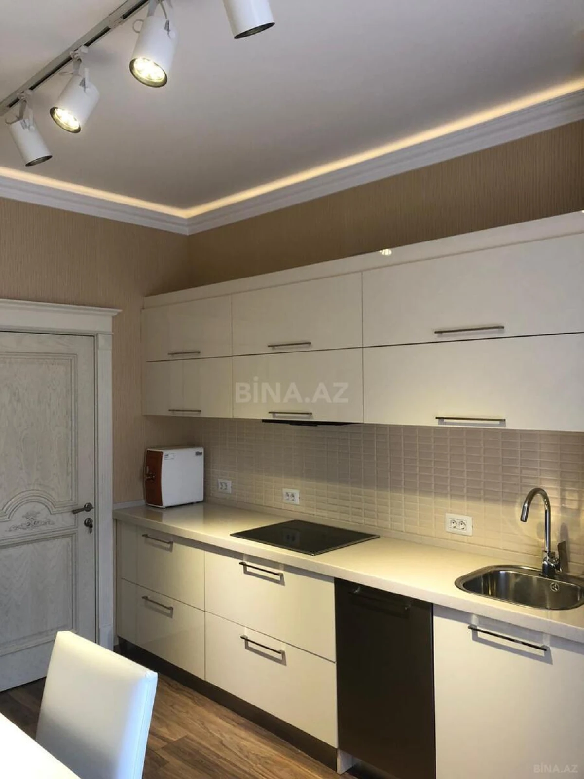 Kirayə verilir 2 otaqlı mənzil 85 m²