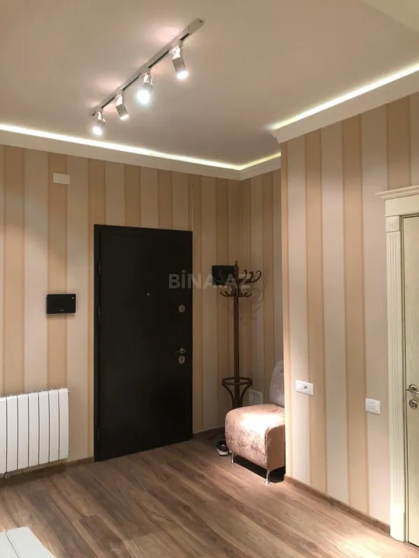 Kirayə verilir 2 otaqlı mənzil 85 m²