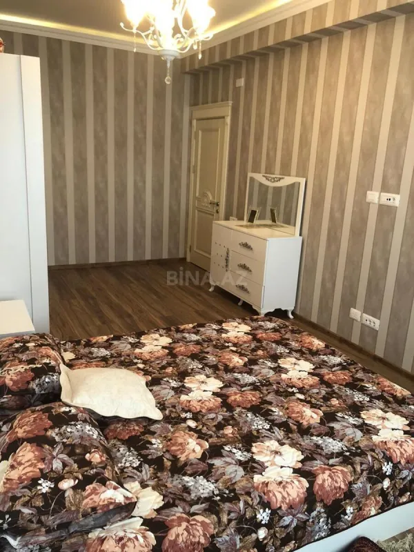 Kirayə verilir 2 otaqlı mənzil 85 m²