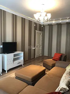 Kirayə verilir 2 otaqlı mənzil 85 m²