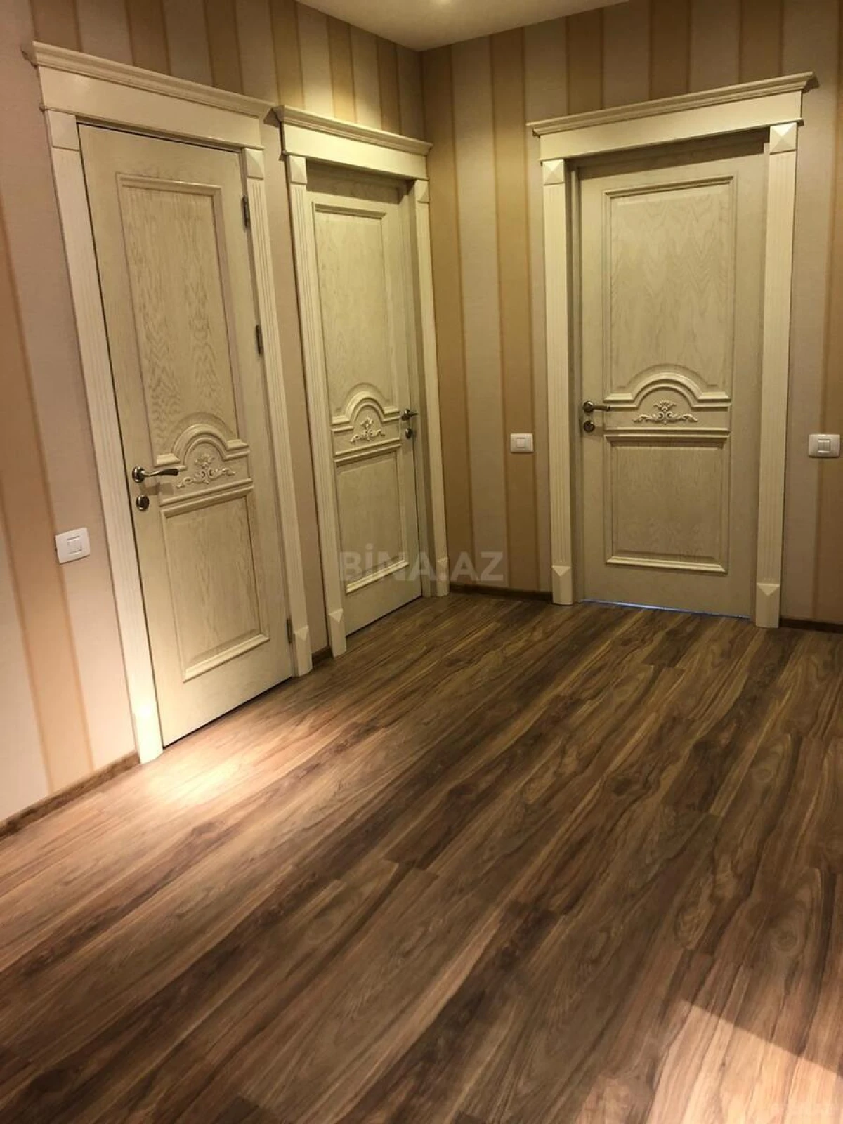 Kirayə verilir 2 otaqlı mənzil 85 m²