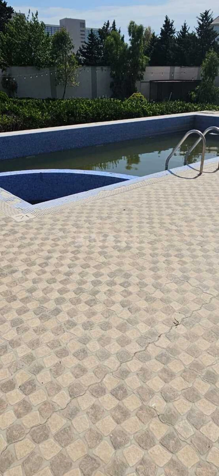 Satılır 4 otaqlı həyət evi 250 m²