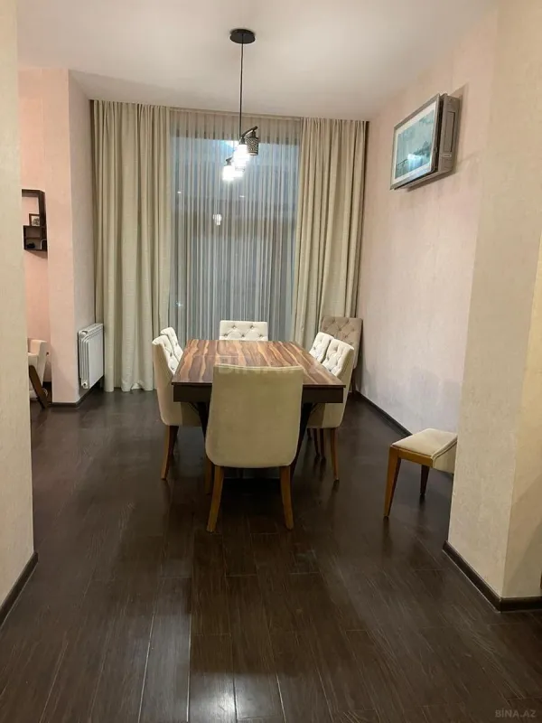 Satılır 4 otaqlı həyət evi 250 m²