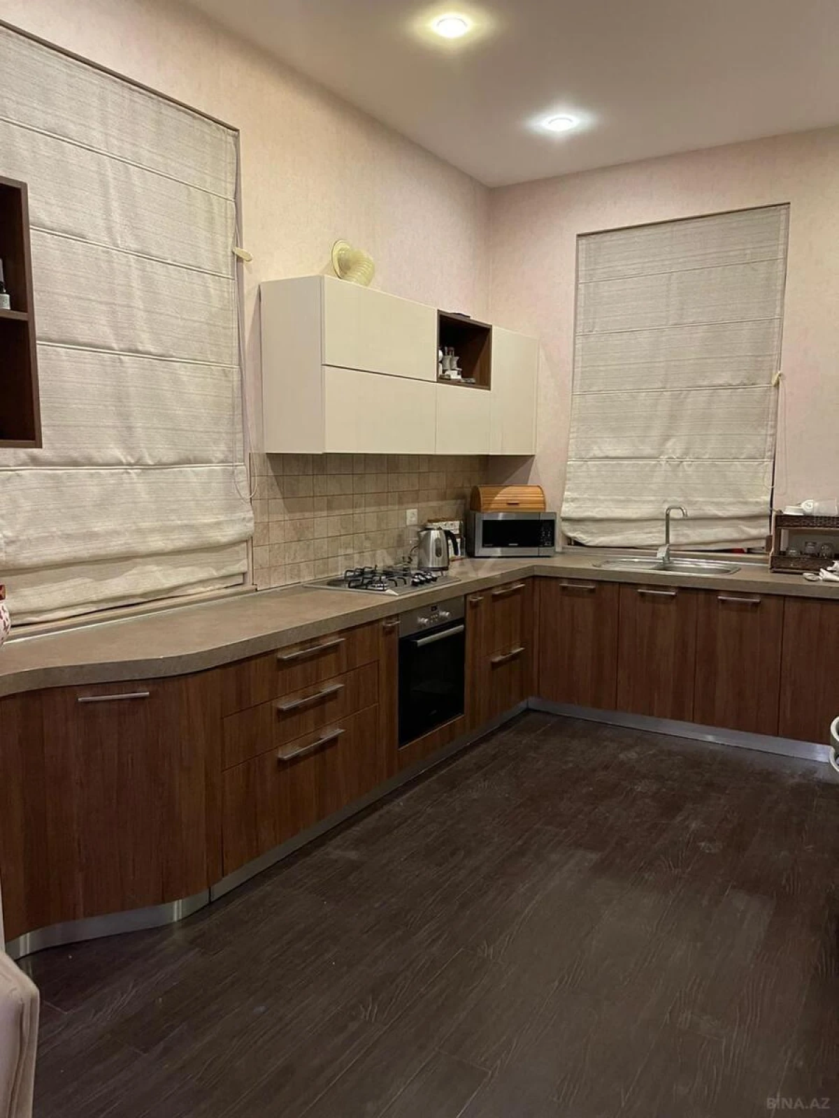 Satılır 4 otaqlı həyət evi 250 m²