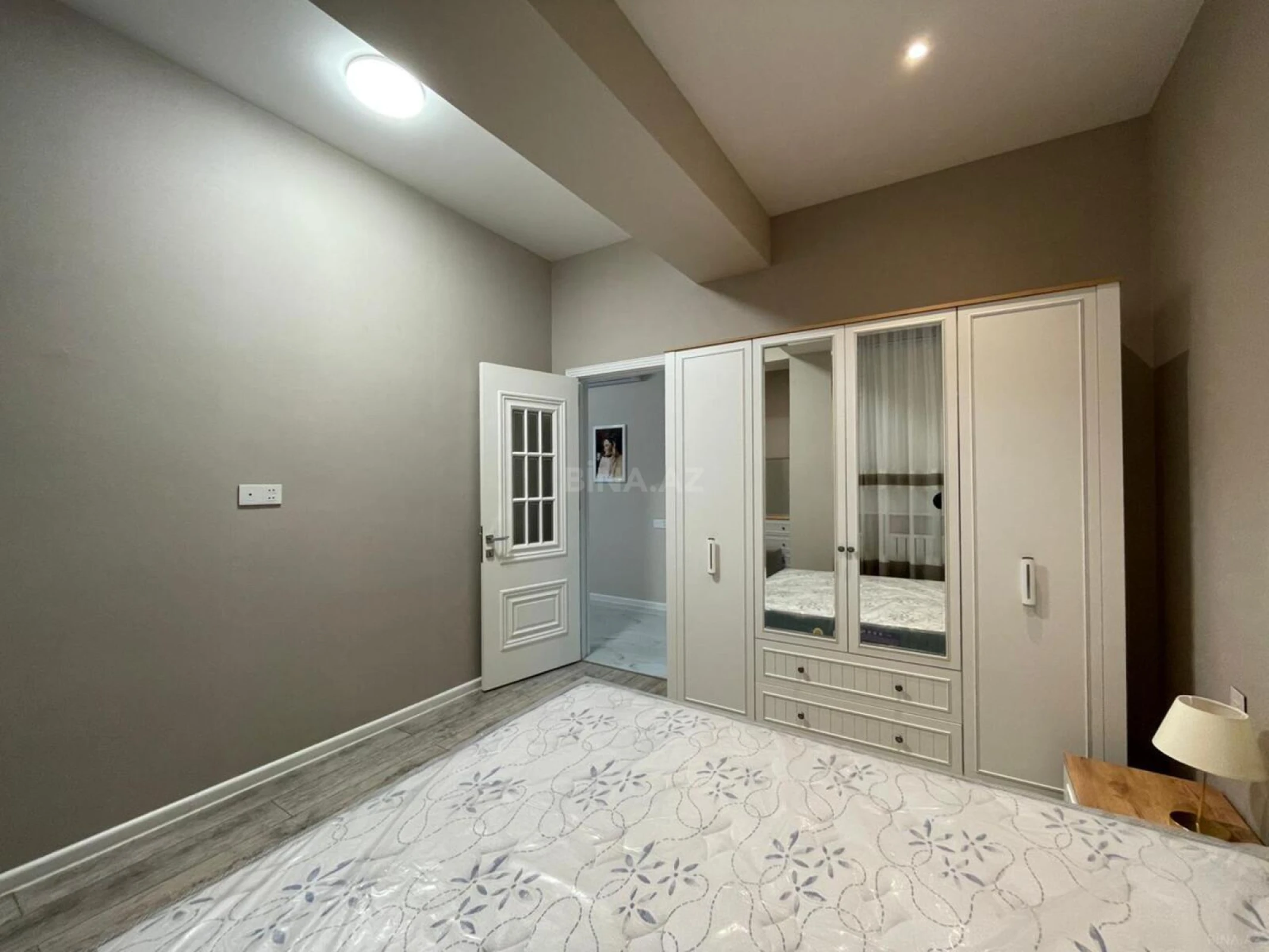 Kirayə verilir 2 otaqlı mənzil 60 m²