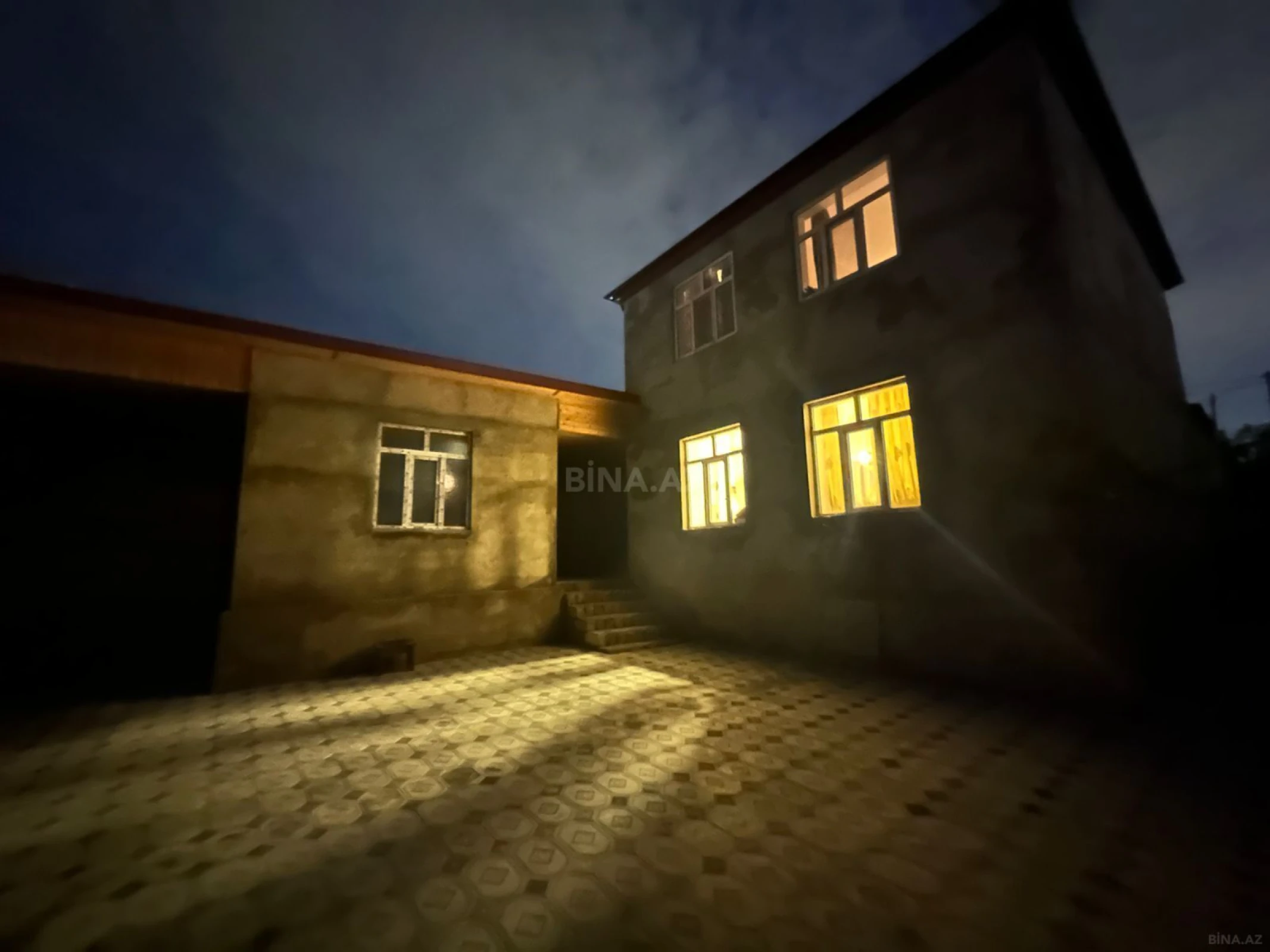 Satılır 5 otaqlı həyət evi 150 m²