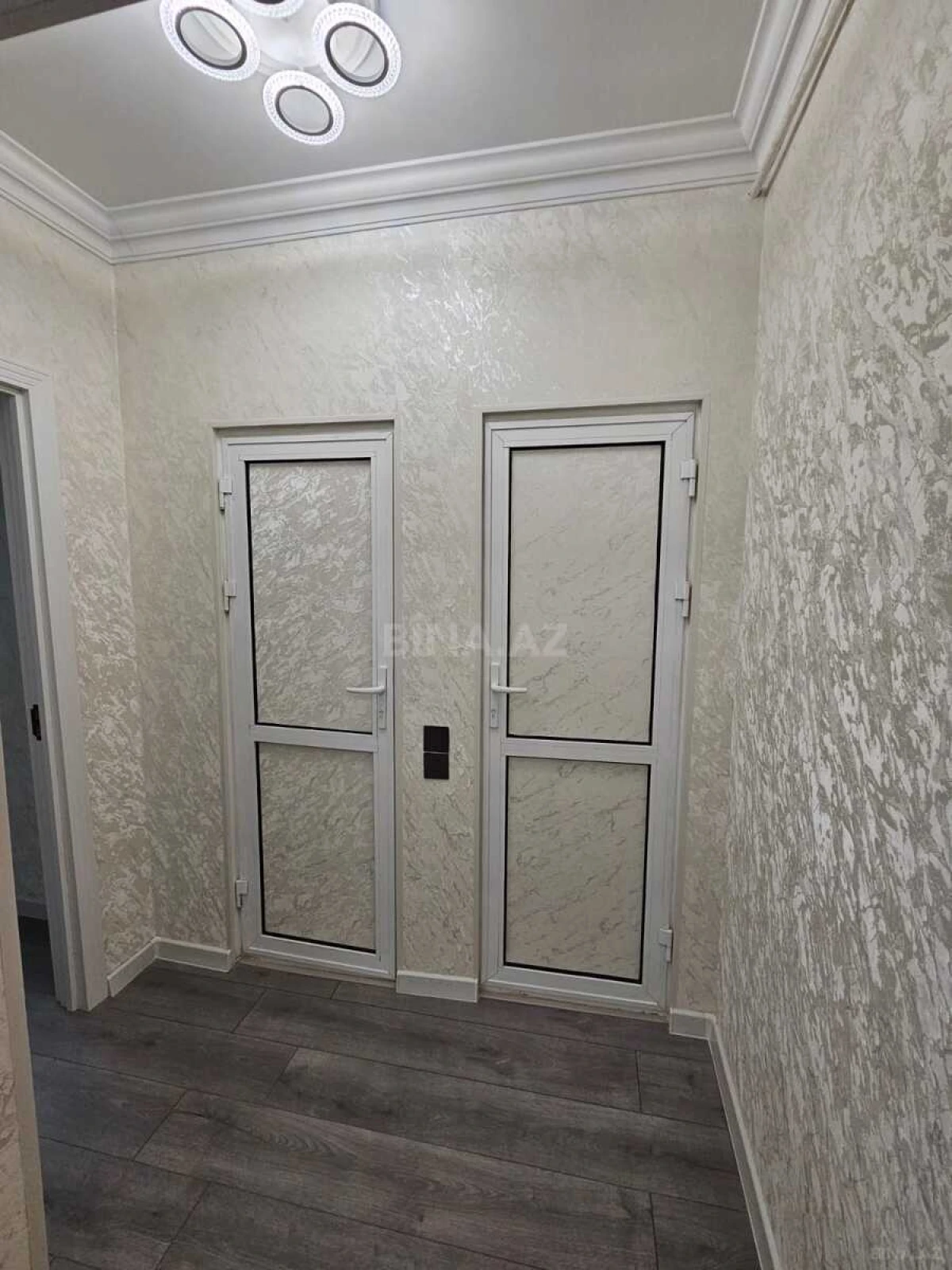 Satılır 2 otaqlı mənzil 70 m²