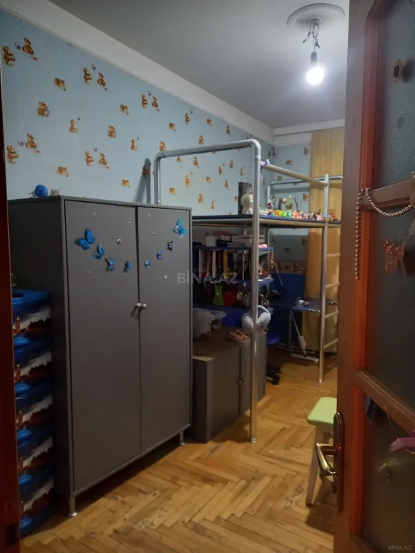 Satılır 5 otaqlı mənzil 130 m²