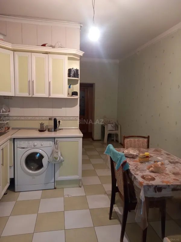 Satılır 5 otaqlı mənzil 130 m²