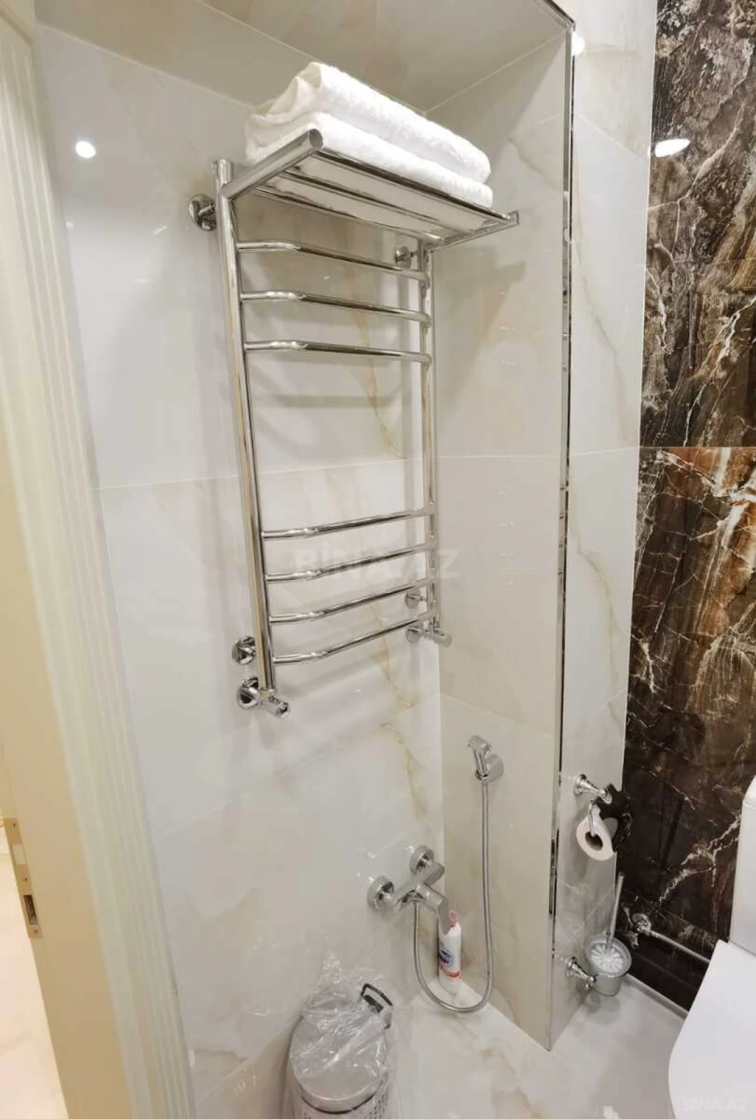 Satılır 2 otaqlı mənzil 74 m²