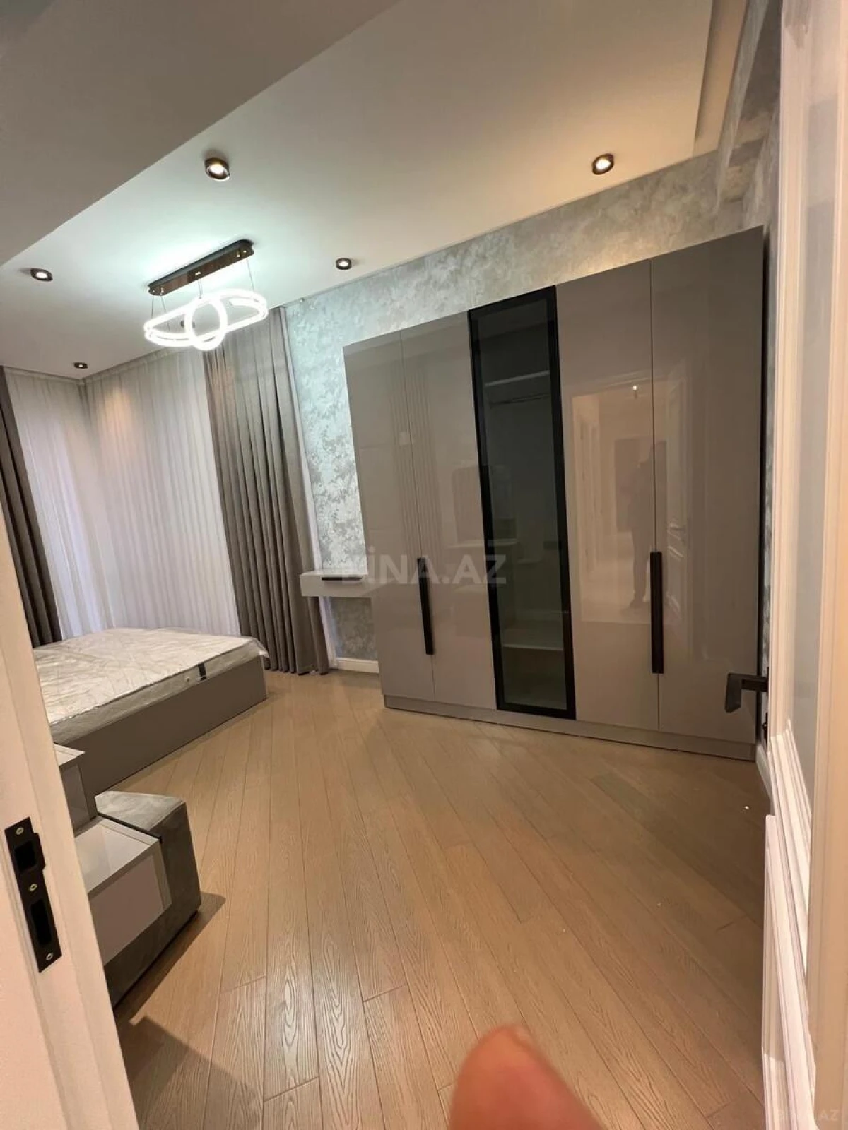 Satılır 3 otaqlı mənzil 114 m²