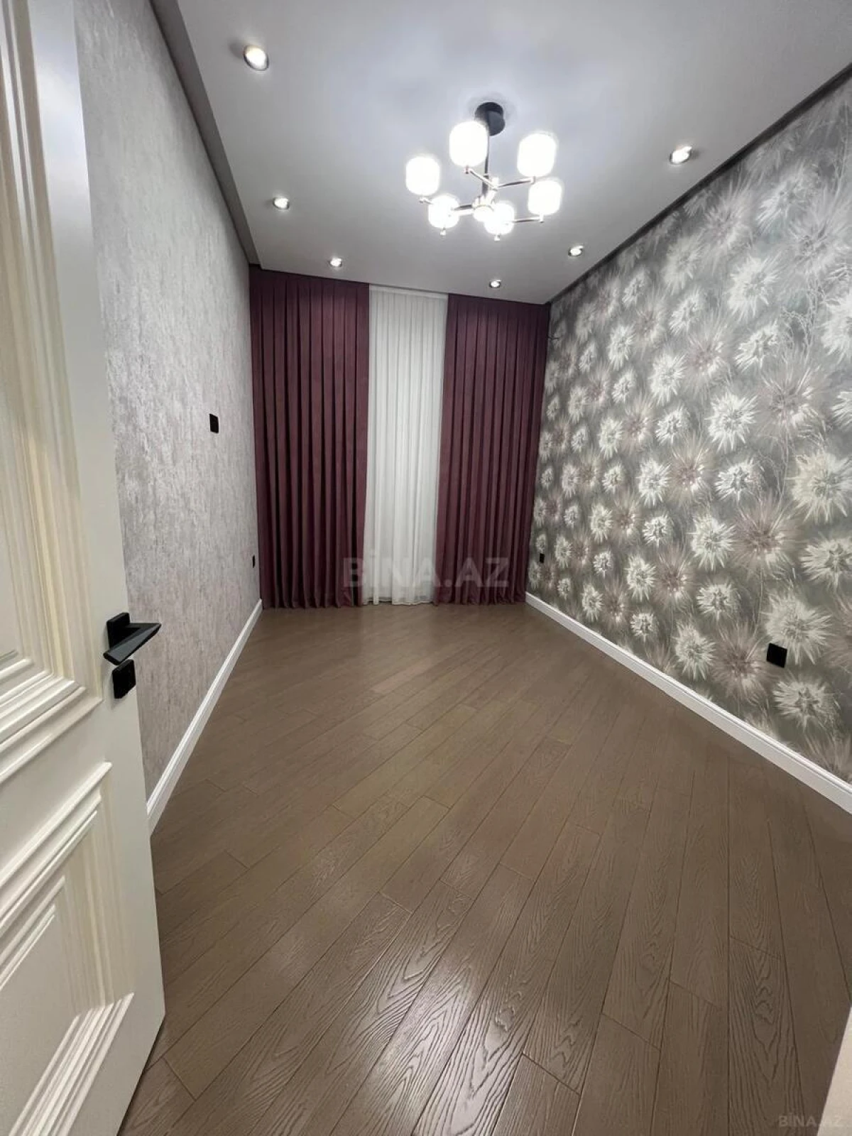 Satılır 3 otaqlı mənzil 114 m²