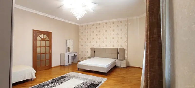 Kirayə verilir 3 otaqlı mənzil 155 m²