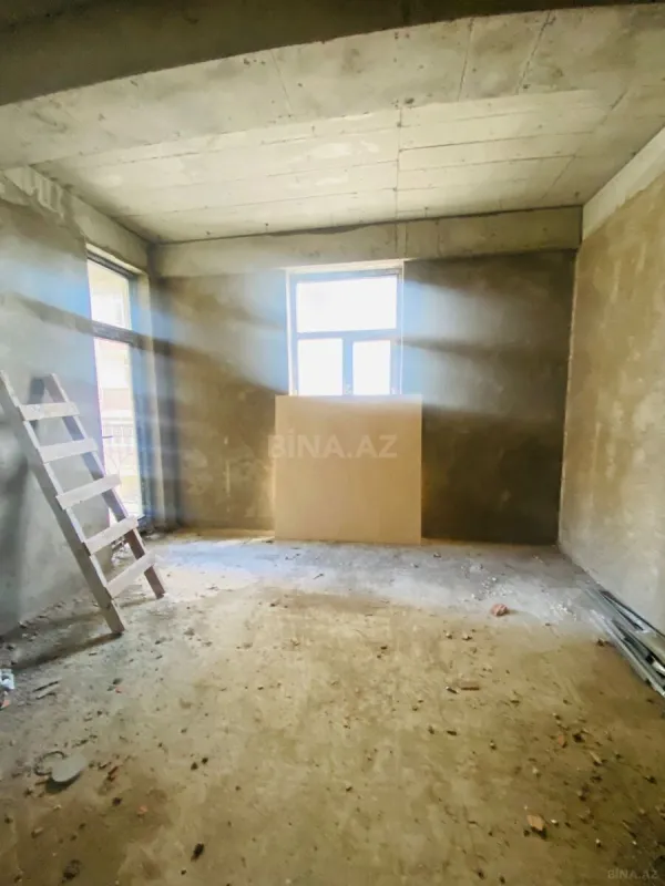 Satılır 5 otaqlı mənzil 250 m²