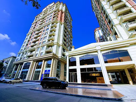 Satılır 4 otaqlı mənzil 175 m²