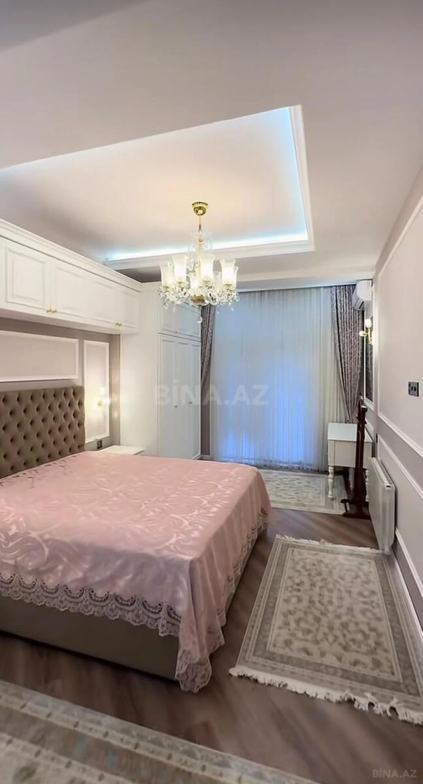Satılır 4 otaqlı mənzil 175 m²