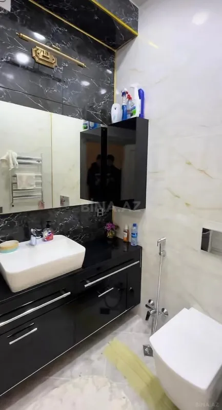 Satılır 4 otaqlı mənzil 175 m²