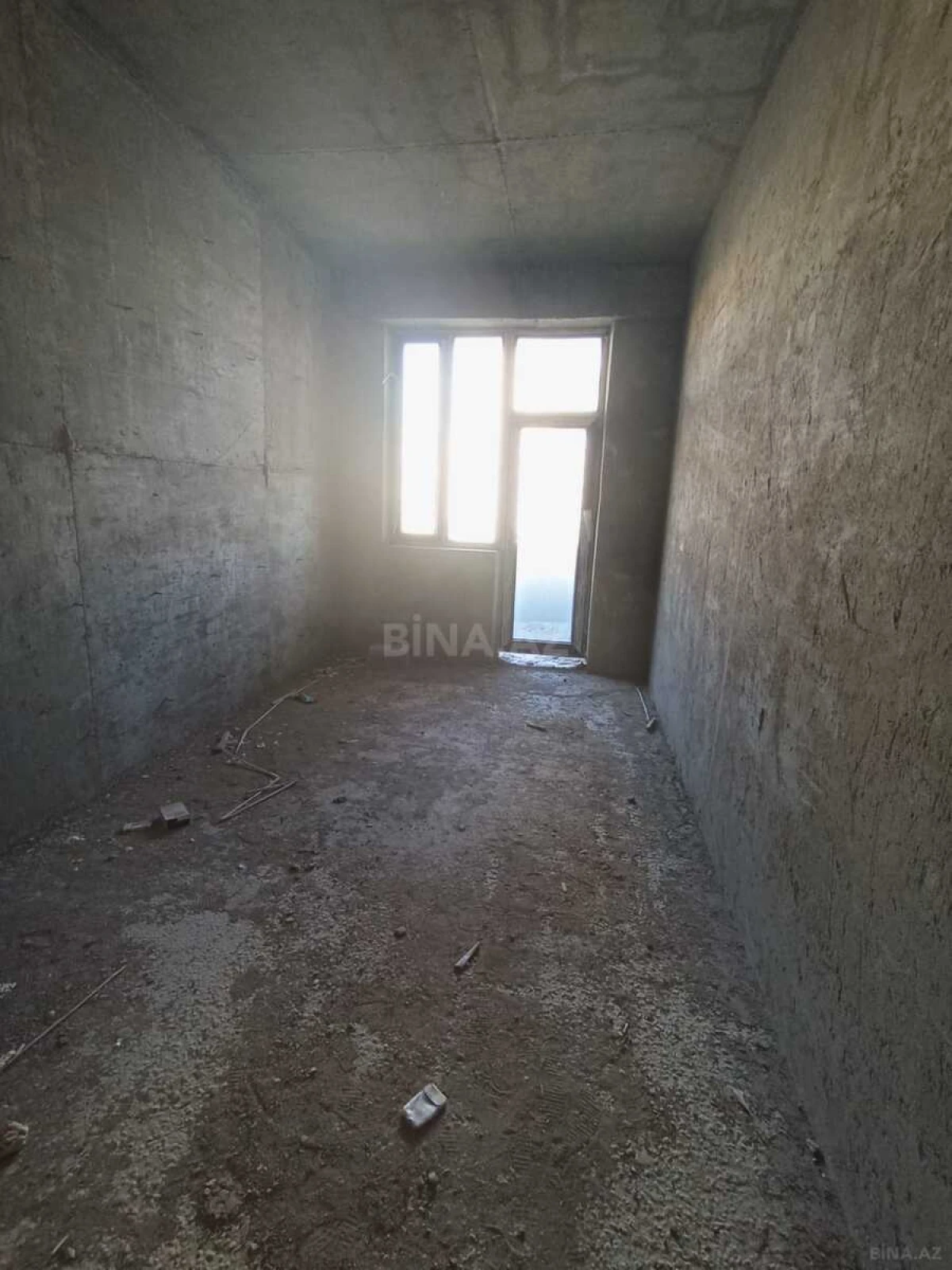 Satılır 4 otaqlı mənzil 177 m²