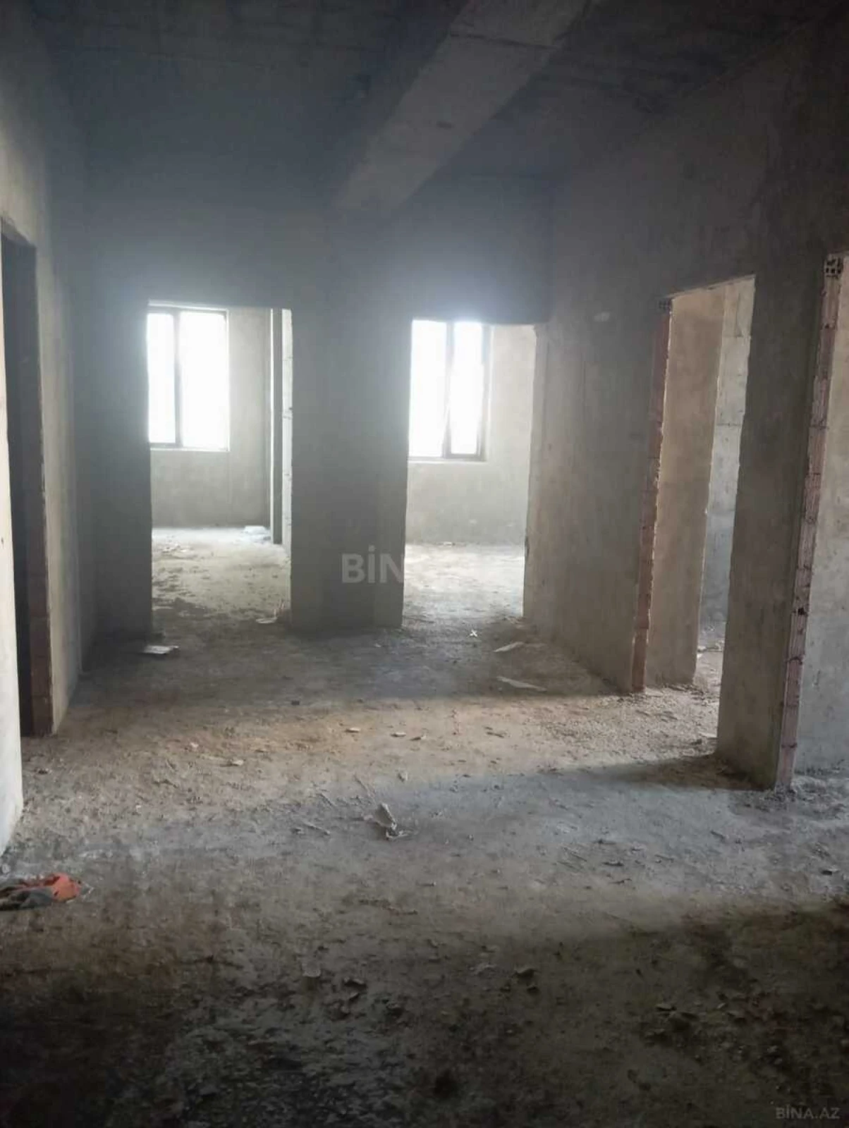 Satılır 4 otaqlı mənzil 177 m²