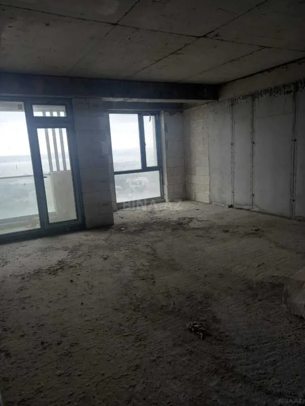 Satılır 4 otaqlı mənzil 177 m²