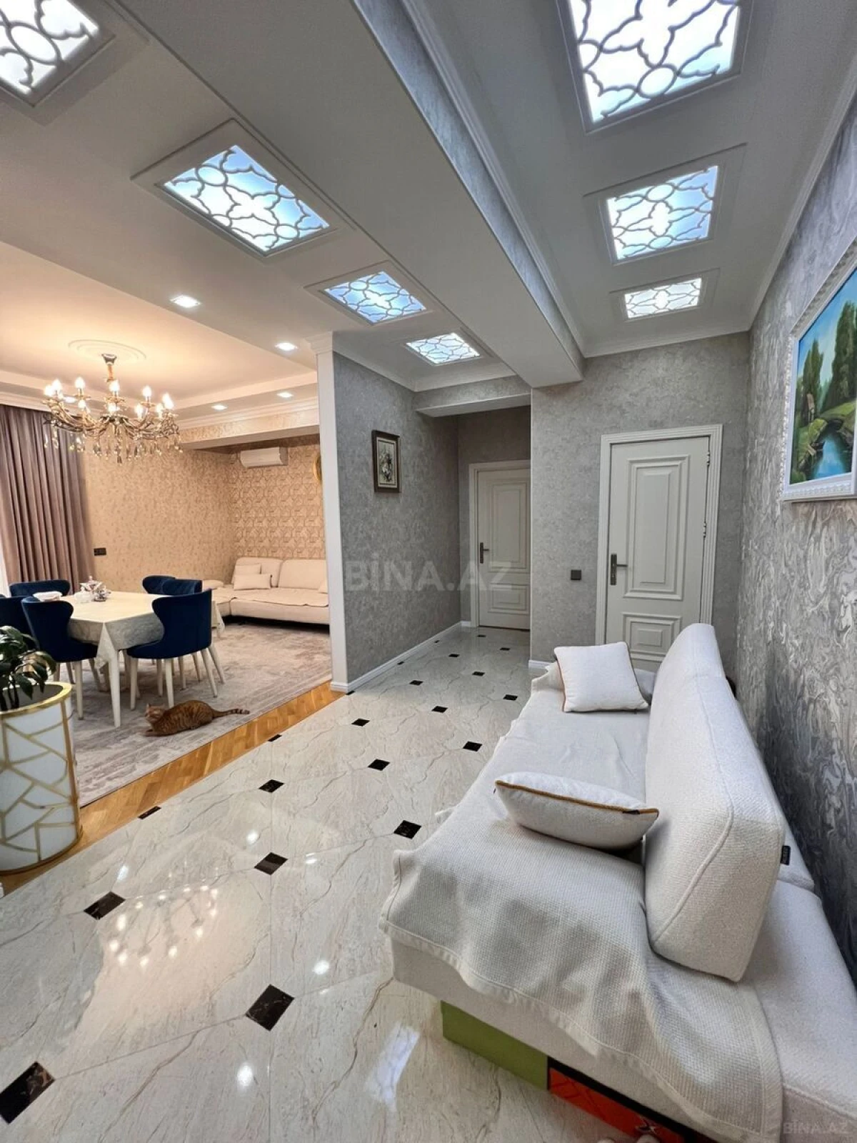 Satılır 2 otaqlı mənzil 93 m²
