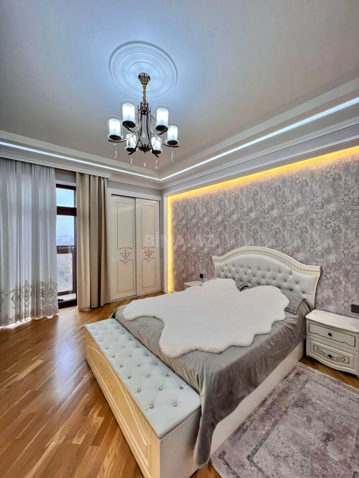 Satılır 2 otaqlı mənzil 93 m²