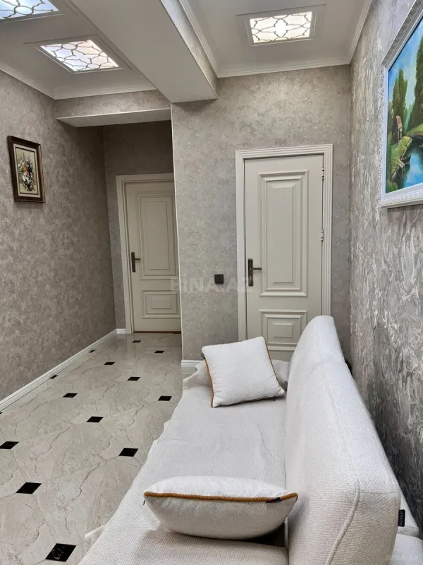 Satılır 2 otaqlı mənzil 93 m²