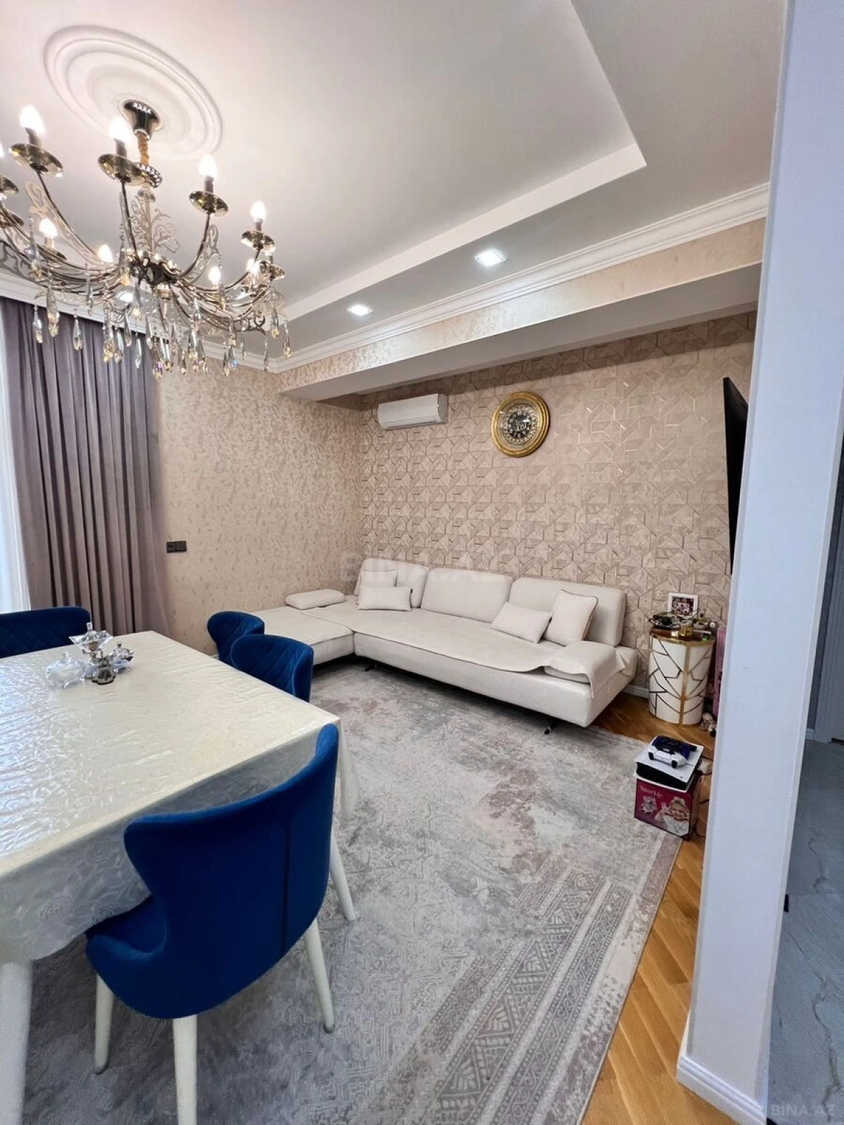 Satılır 2 otaqlı mənzil 93 m²