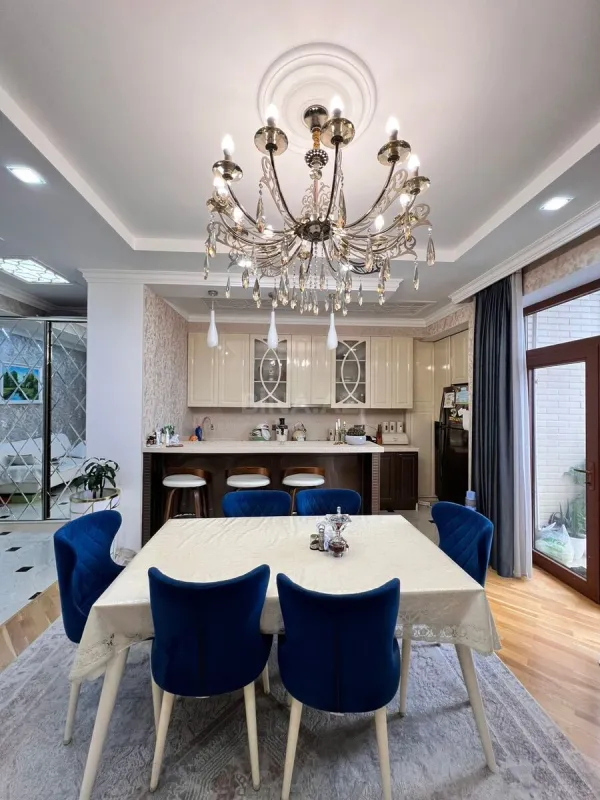 Satılır 2 otaqlı mənzil 93 m²