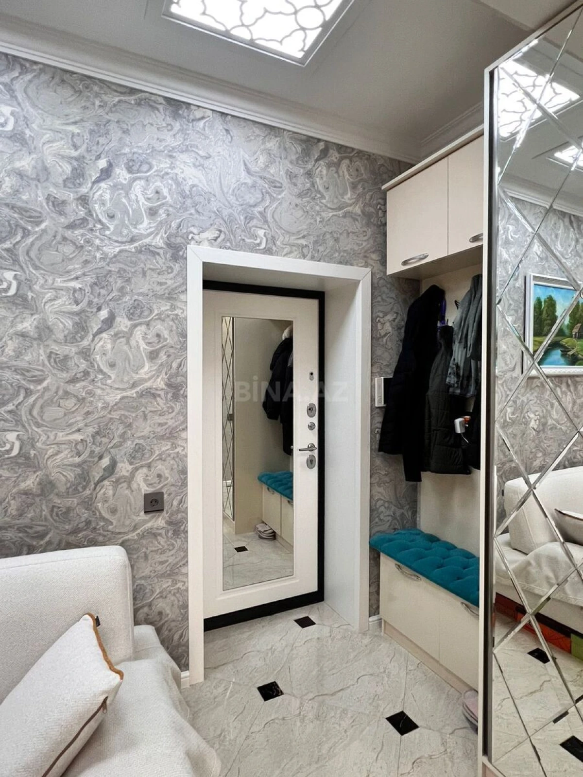 Satılır 2 otaqlı mənzil 93 m²