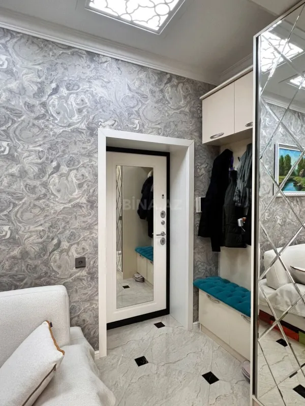 Satılır 2 otaqlı mənzil 93 m²