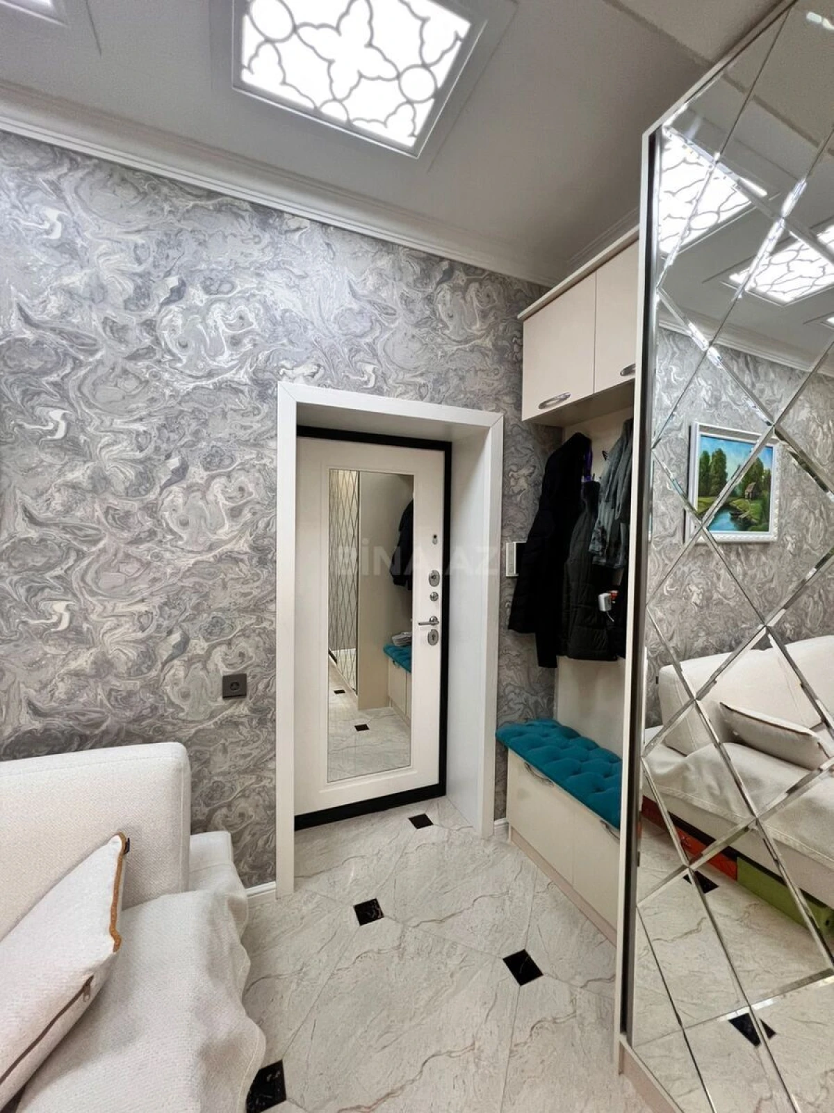 Satılır 2 otaqlı mənzil 93 m²