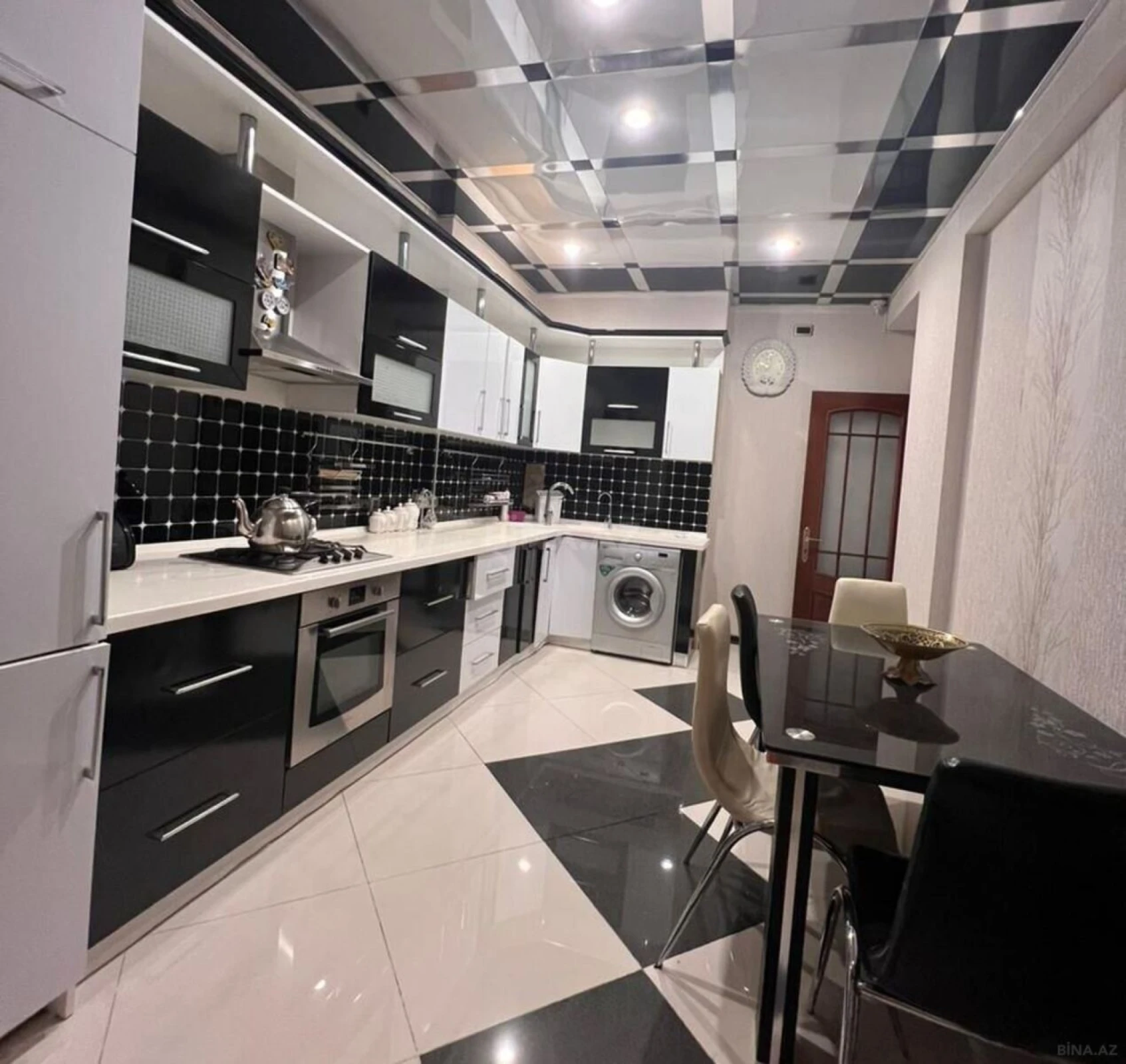 Kirayə verilir 3 otaqlı mənzil 140 m²