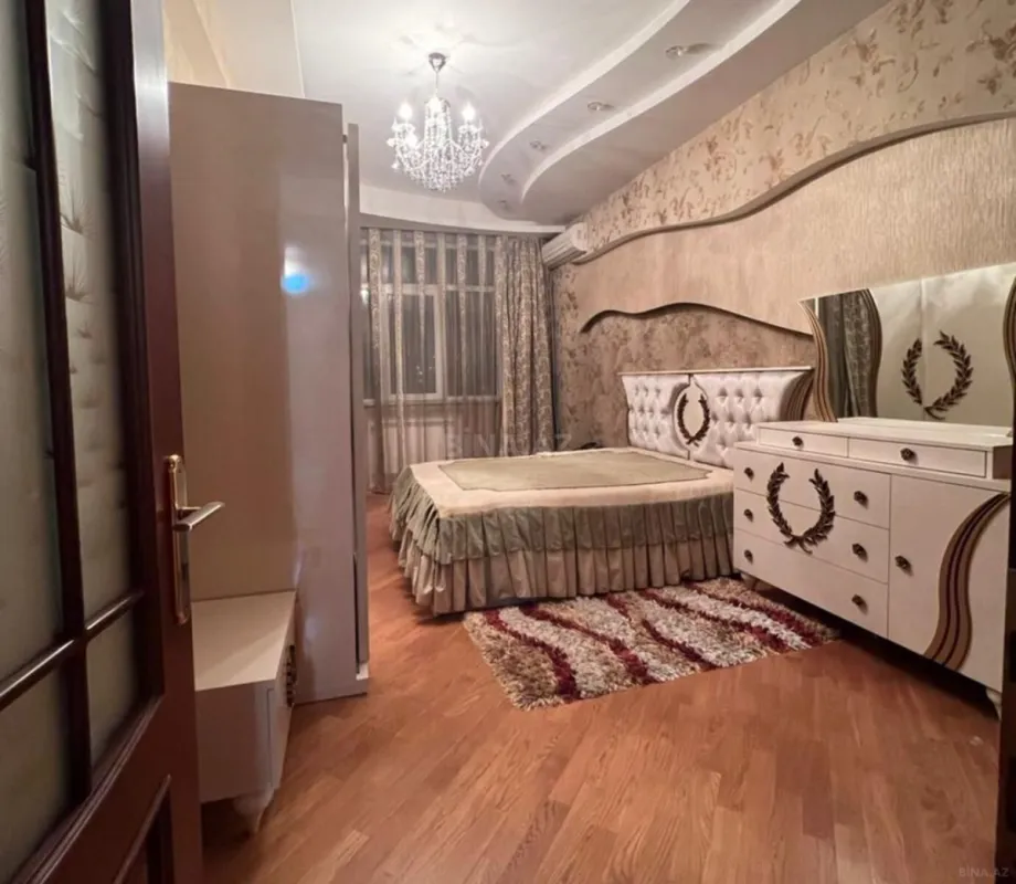 Kirayə verilir 3 otaqlı mənzil 140 m²