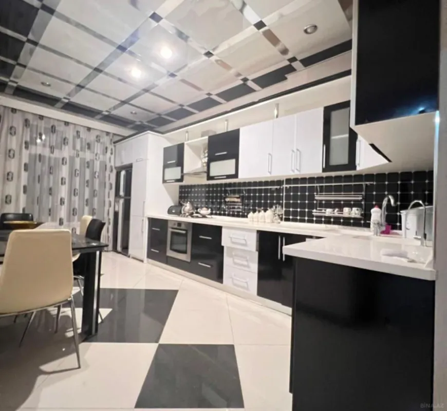 Kirayə verilir 3 otaqlı mənzil 140 m²