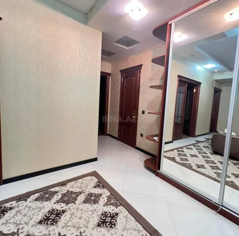 Kirayə verilir 3 otaqlı mənzil 140 m²