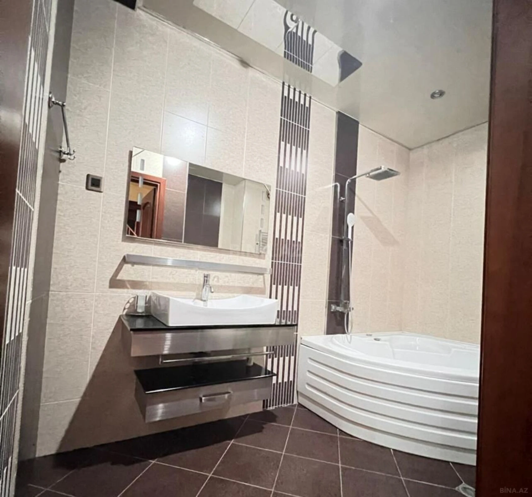 Kirayə verilir 3 otaqlı mənzil 140 m²