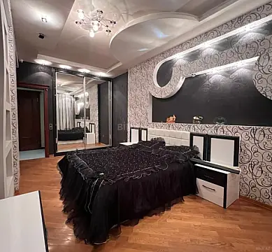 Kirayə verilir 3 otaqlı mənzil 140 m²