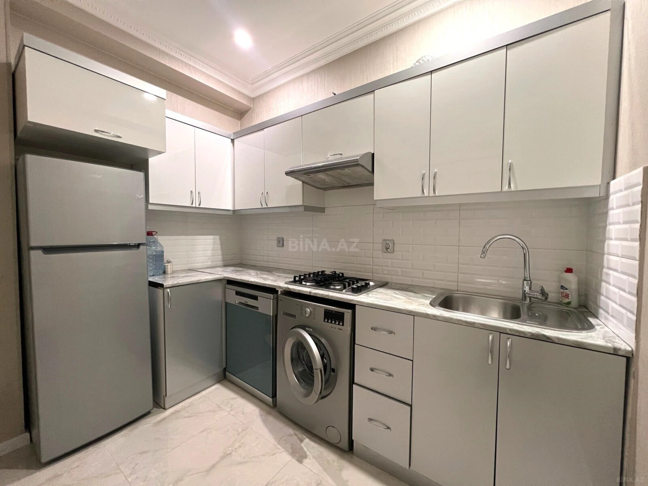 Kirayə verilir 2 otaqlı mənzil 68 m²