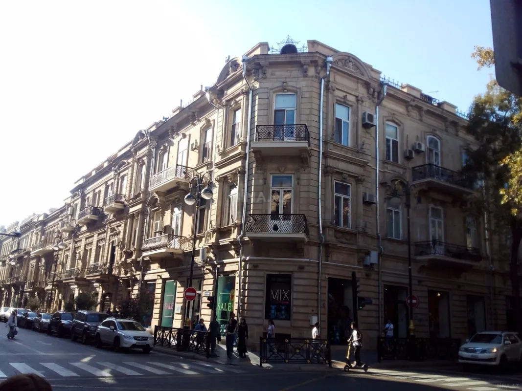 Satılır 4 otaqlı mənzil 85 m²