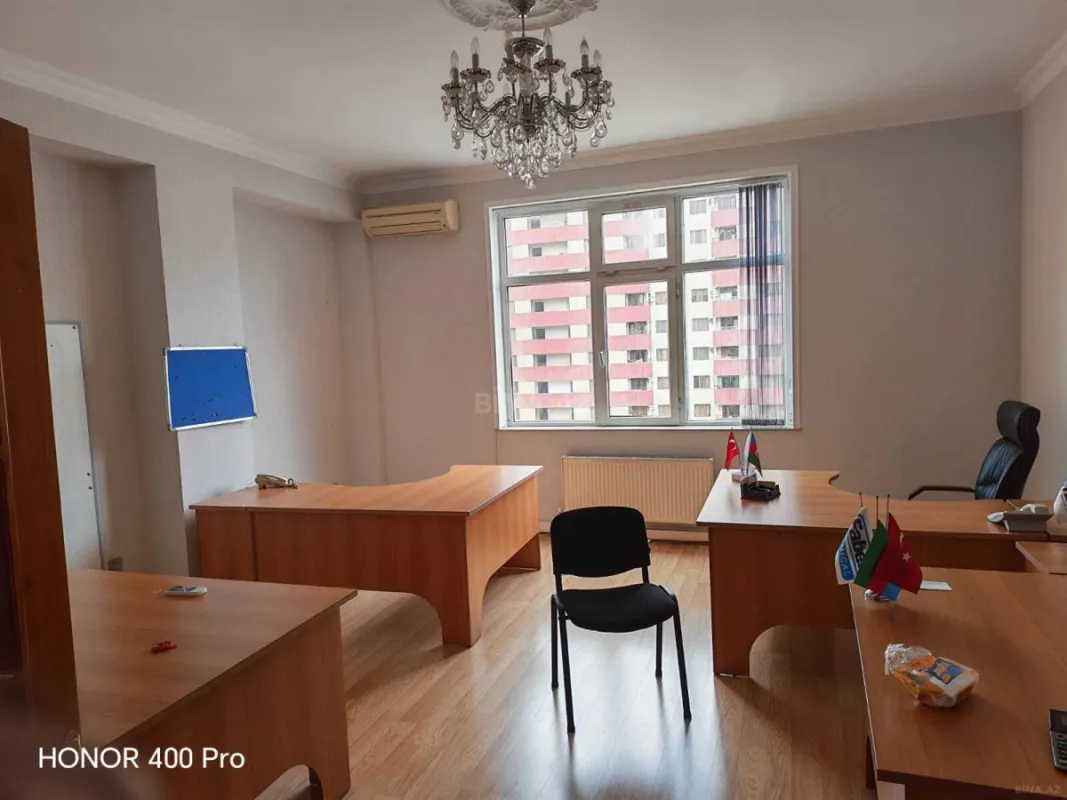 Kirayə verilir 3 otaqlı mənzil 118 m²