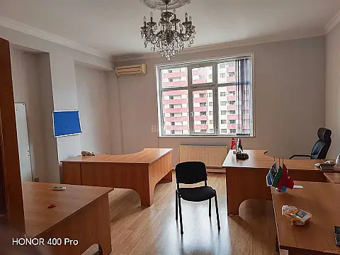 Kirayə verilir 3 otaqlı mənzil 118 m²