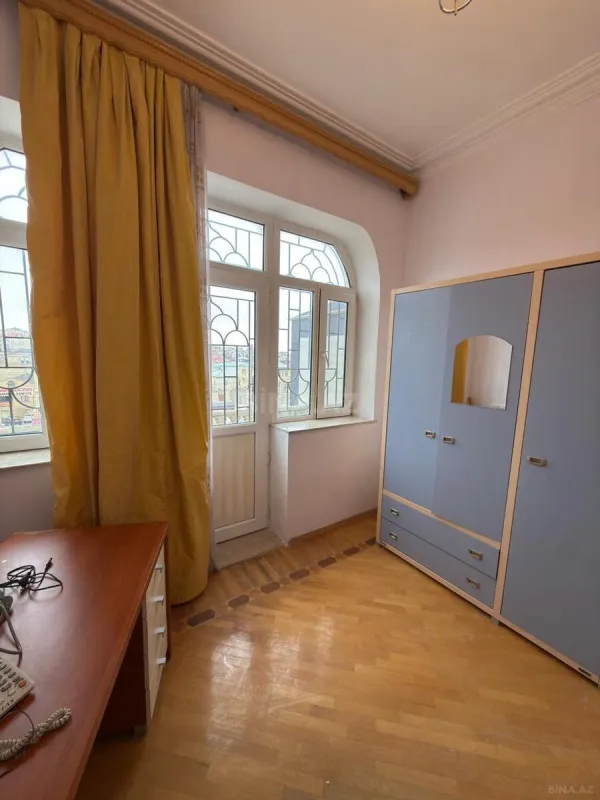 Kirayə verilir 6 otaqlı həyət evi 300 m²