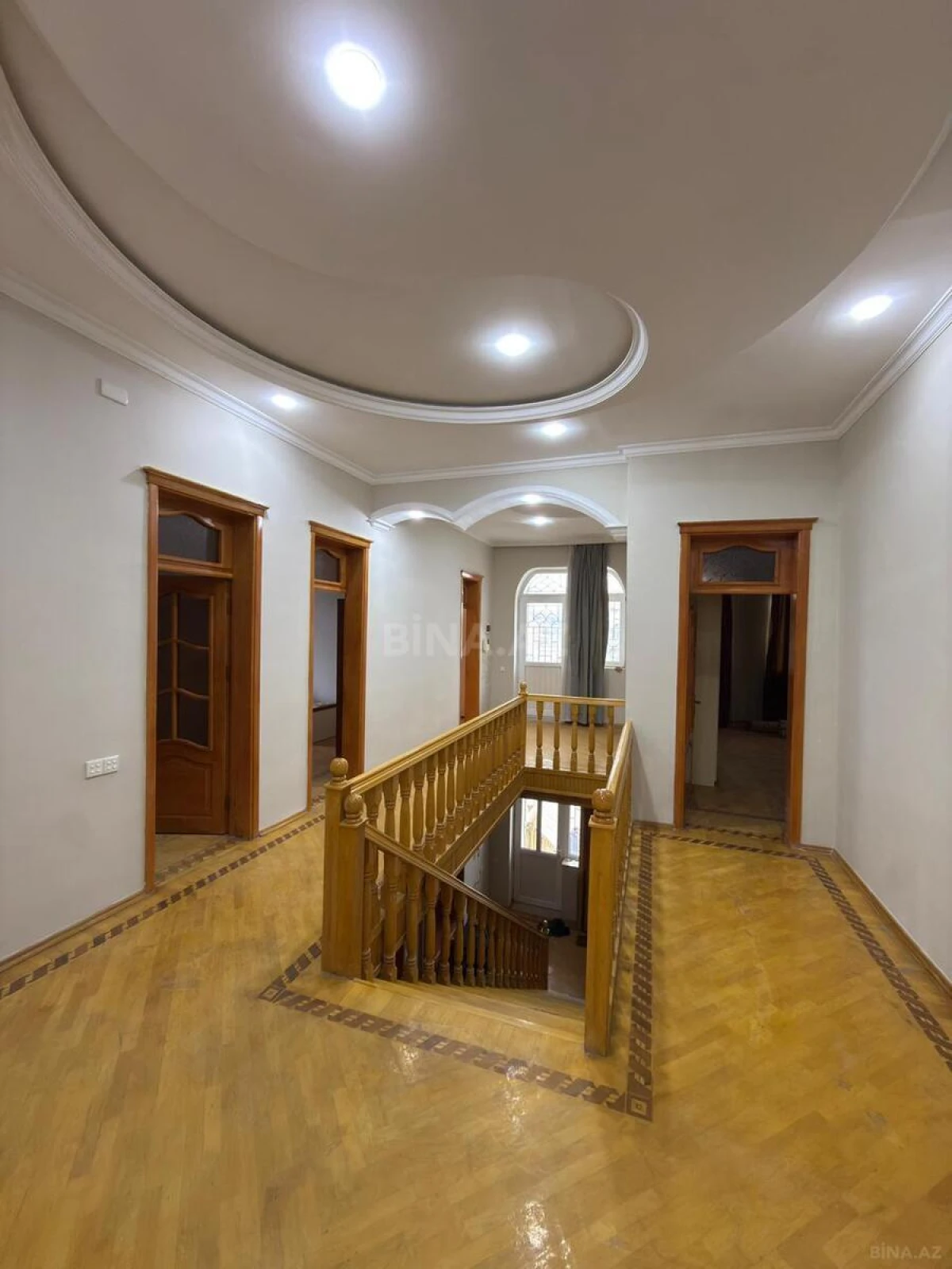 Kirayə verilir 6 otaqlı həyət evi 300 m²