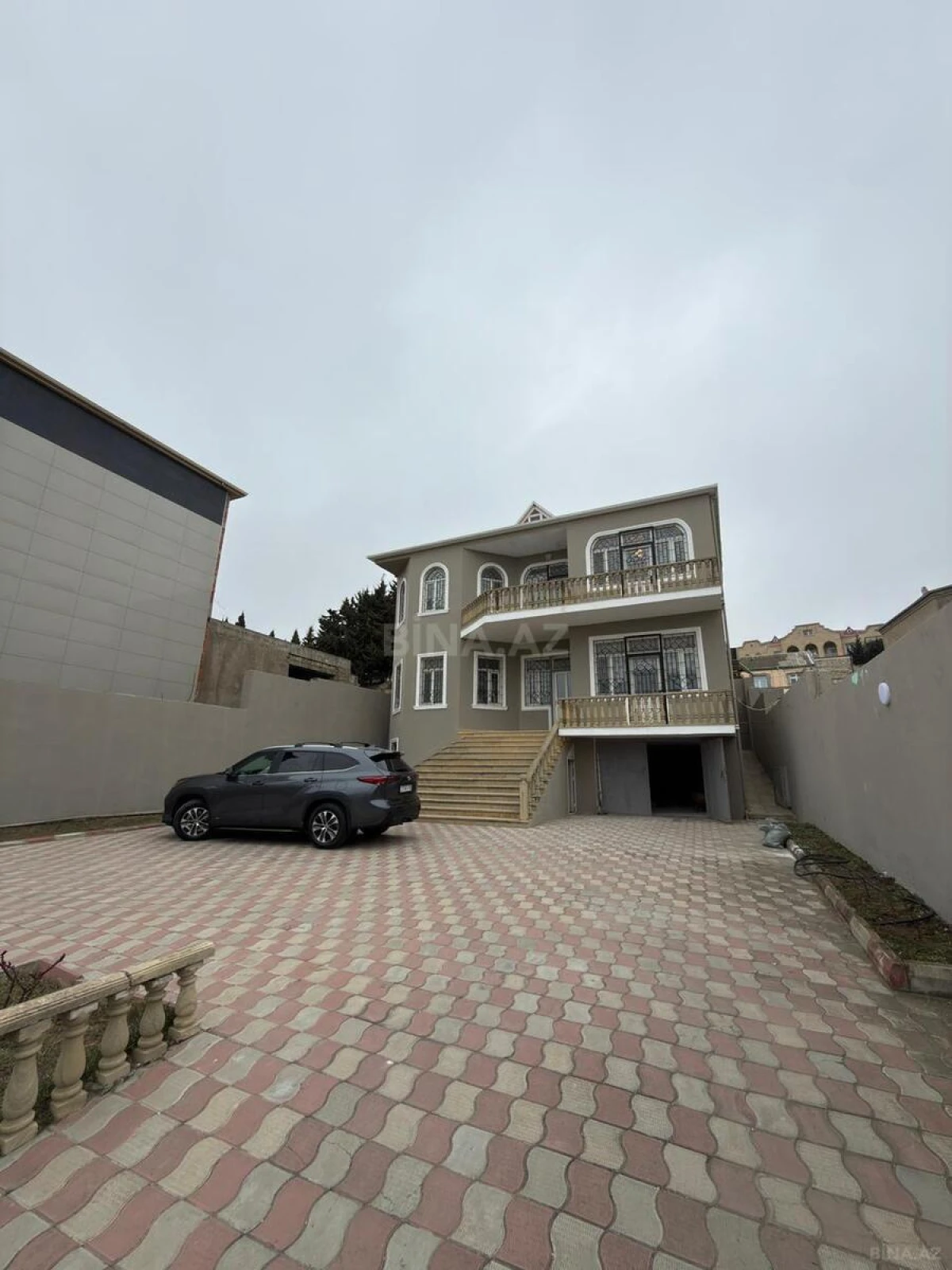 Kirayə verilir 6 otaqlı həyət evi 300 m²